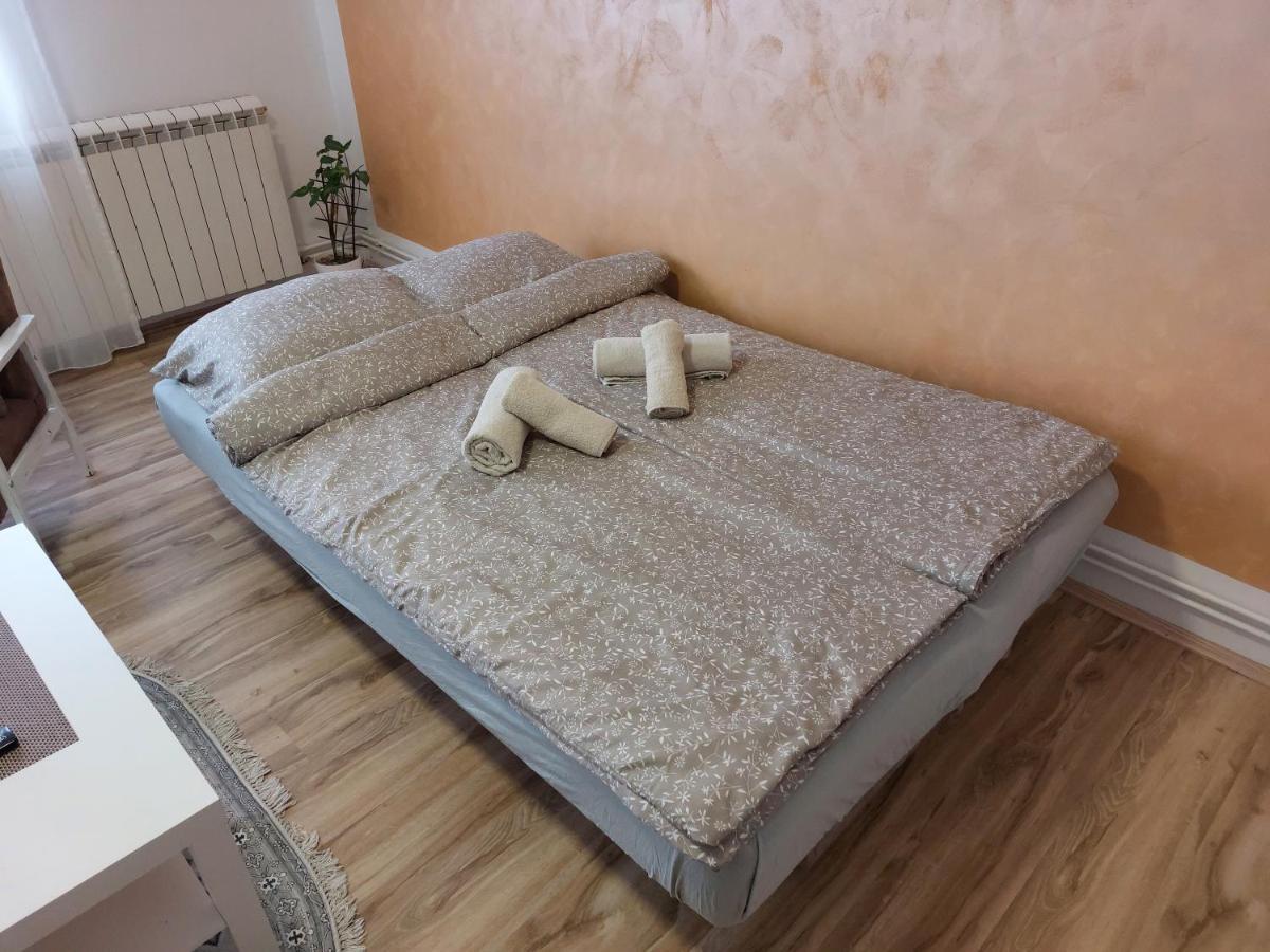 Apartman Centar Sremska Mitrovica Exteriör bild