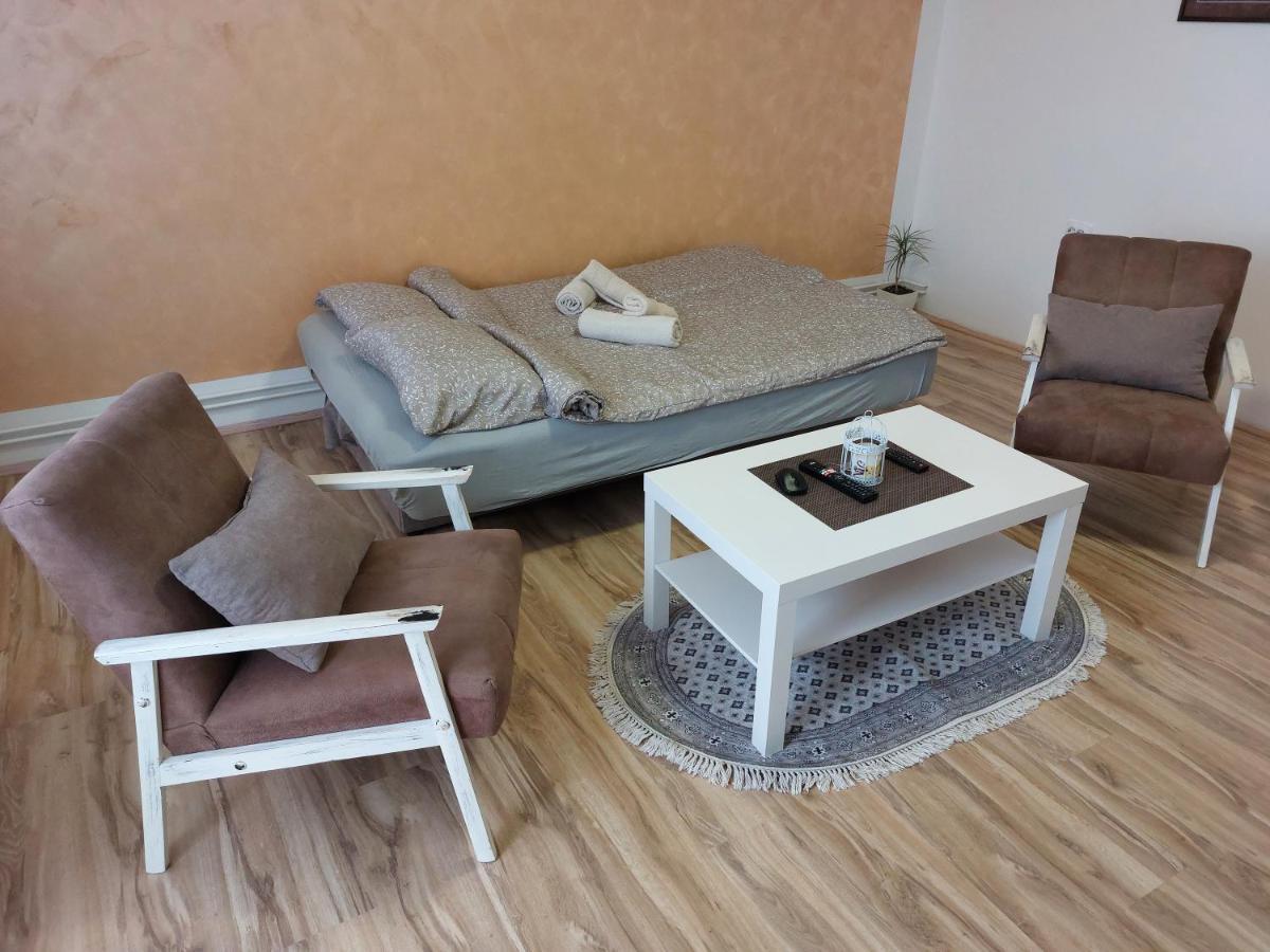 Apartman Centar Sremska Mitrovica Exteriör bild
