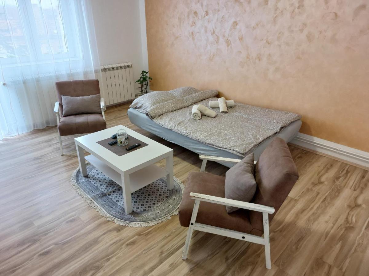 Apartman Centar Sremska Mitrovica Exteriör bild